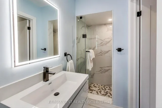 Additional image 25 of 21 Rolyat St