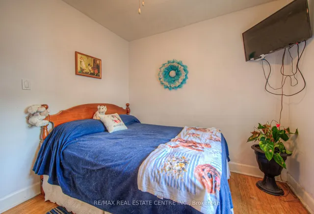 Additional image 26 of 14 Barons Ave