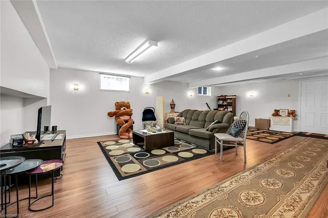 Additional image 35 of 140 Solomon Cres