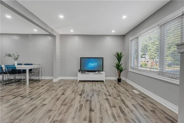 Additional image 28 of 318 East 43rd St