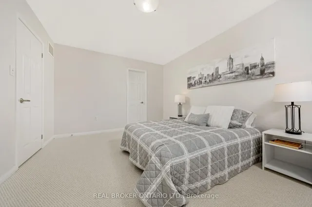 Additional image 25 of 879 Willingdon Cres