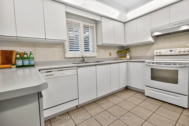 Additional image 13 of 1084 Grandeur Cres