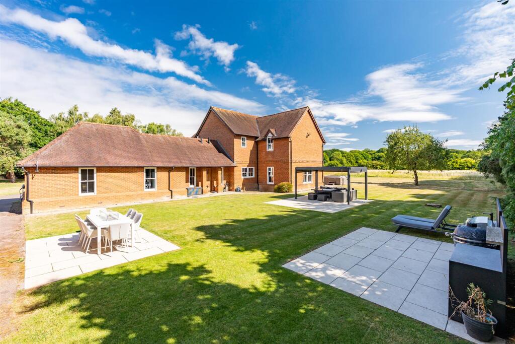 Additional image 23 of Pottersheath Road, Welwyn