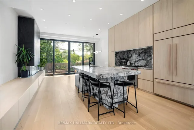 Additional image 18 of 31 Redwood Ave