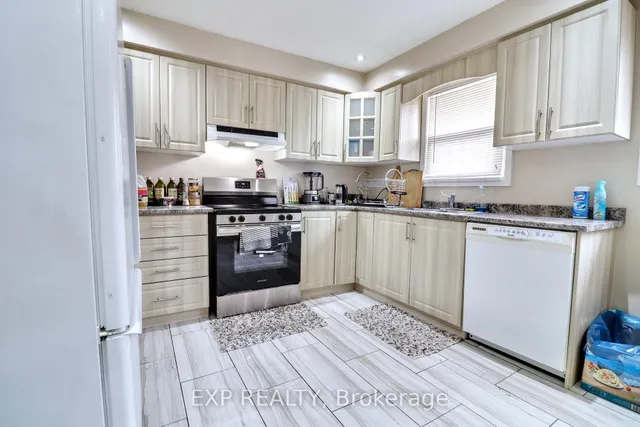 Additional image 6 of 28 Poinsettia Pl