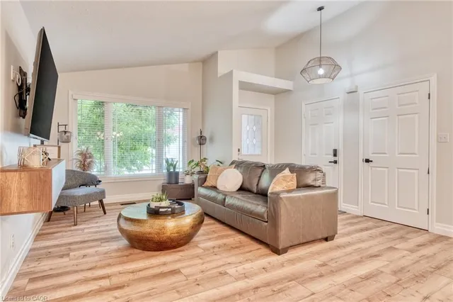 Additional image 8 of 31 Bolzano Crt