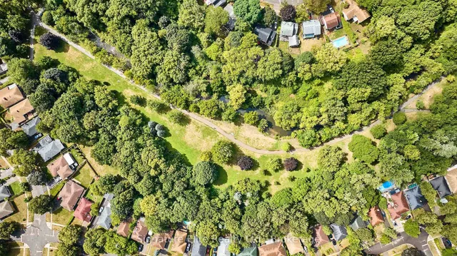 Additional image 41 of 4 Cora Cres