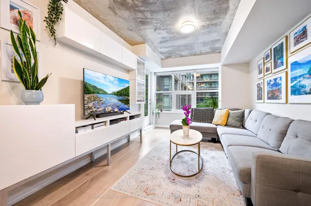 Additional image 19 of 59 East Liberty St Unit 315