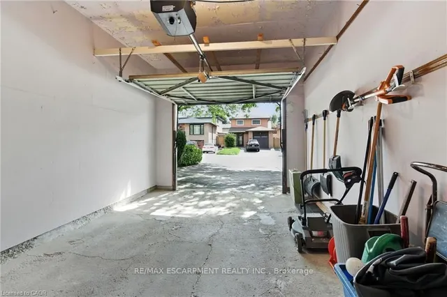 Additional image 35 of 39 Megna Crt