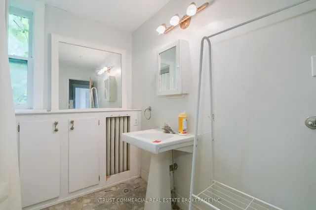 Additional image 20 of 382 Spadina Rd