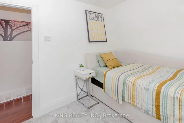 Additional image 33 of 28 AINSLIE Ave