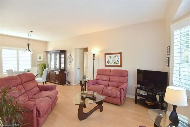 Additional image 8 of 137 Silverbirch Blvd