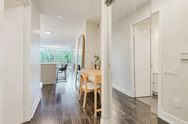 Additional image 16 of 1048 Broadview Ave Unit 302