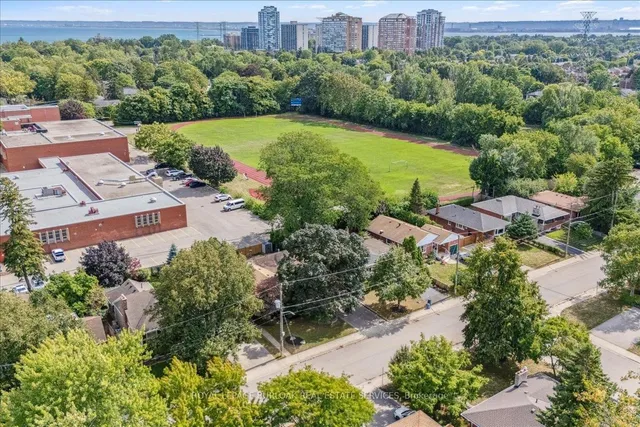 Additional image 27 of 1424 Alfred Cres