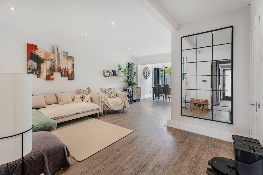 Additional image 4 of Meadow Close, Welham Green, AL9