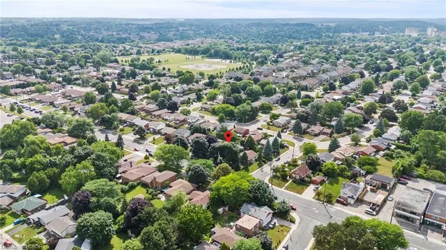 Additional image 31 of 992 Garth St