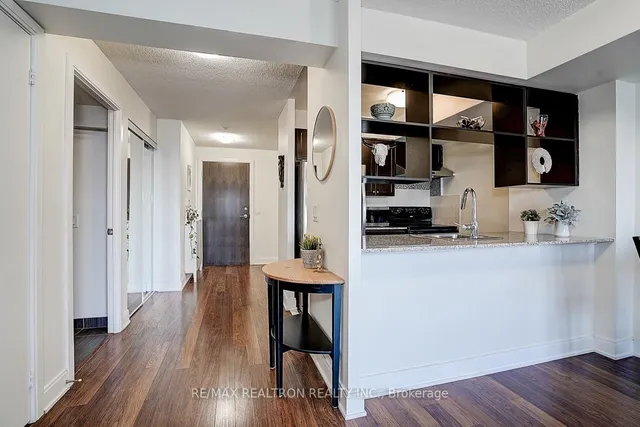 Additional image 10 of 135 Village Green Sq Unit 3220