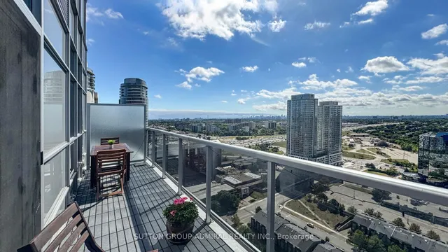 Additional image 18 of 181 Village Green Sq Unit PH15