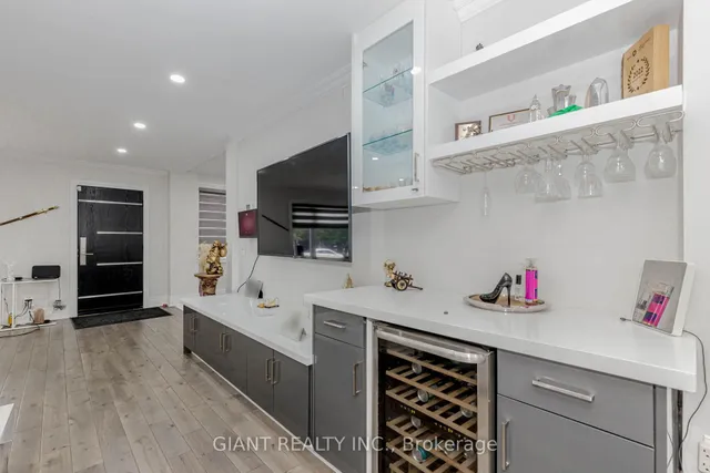 Additional image 30 of 90 Main St