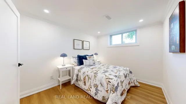 Additional image 26 of 38 Cresthaven Dr