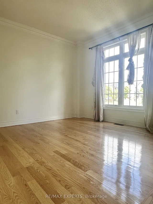 Additional image 8 of 2 Louvre Circ