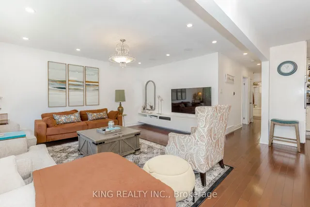 Additional image 7 of 28 AINSLIE Ave