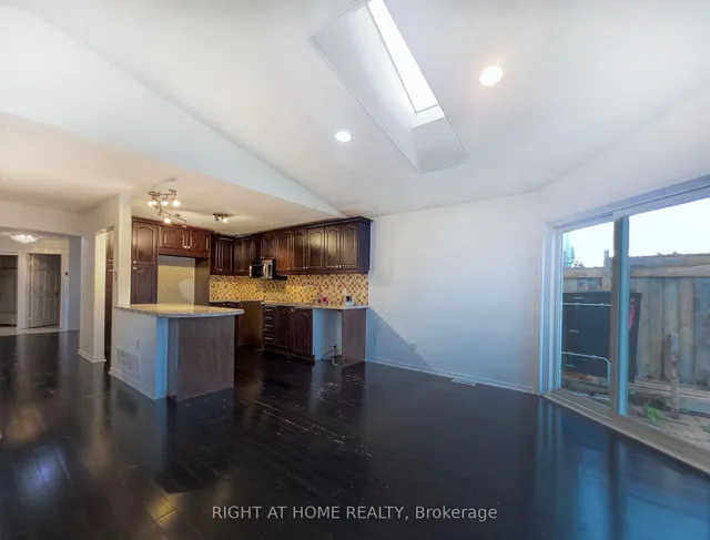 Additional image 7 of 6 Buffridge Tr