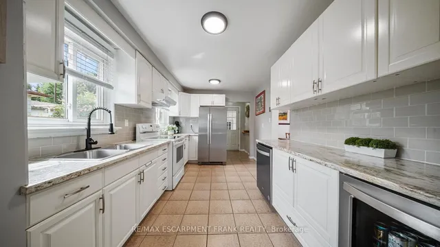 Additional image 10 of 1 YORKDALE Cres