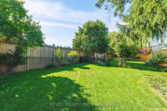 Additional image 38 of 594 Moorelands Cres