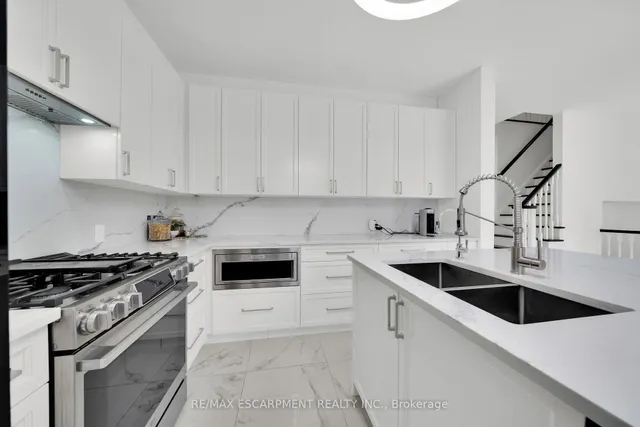 Additional image 17 of 48 Montreal Circ