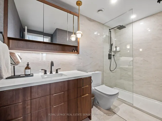 Additional image 25 of 21 Lawren Harris Sq Unit 904