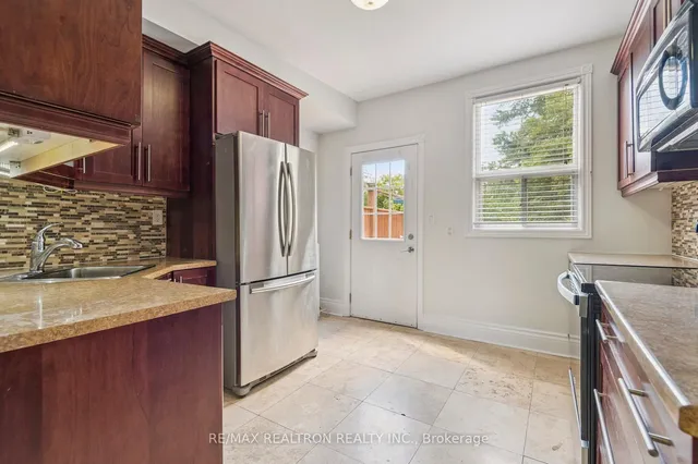 Additional image 11 of 10 Coxwell Ave