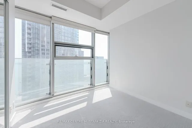 Additional image 21 of 14 York St Unit 2402