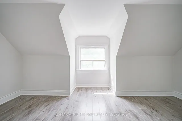 Additional image 42 of 1000 Dundas St