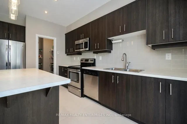 Additional image 16 of 215 Dundas St Unit 9