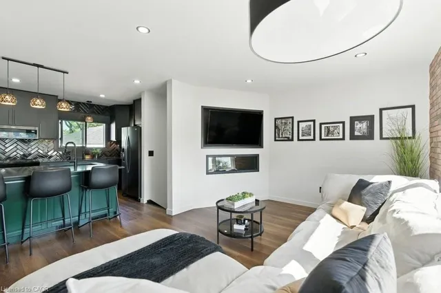 Additional image 9 of 30 Cloke Crt