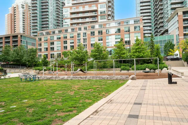 Additional image 40 of 59 East Liberty St Unit 315