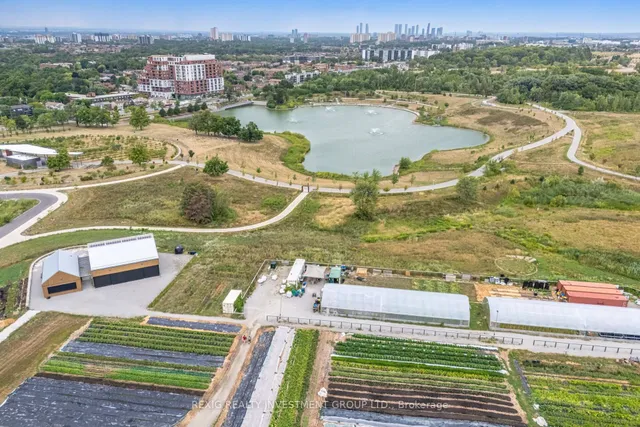 Additional image 28 of 50 George Butchart Dr Unit 723