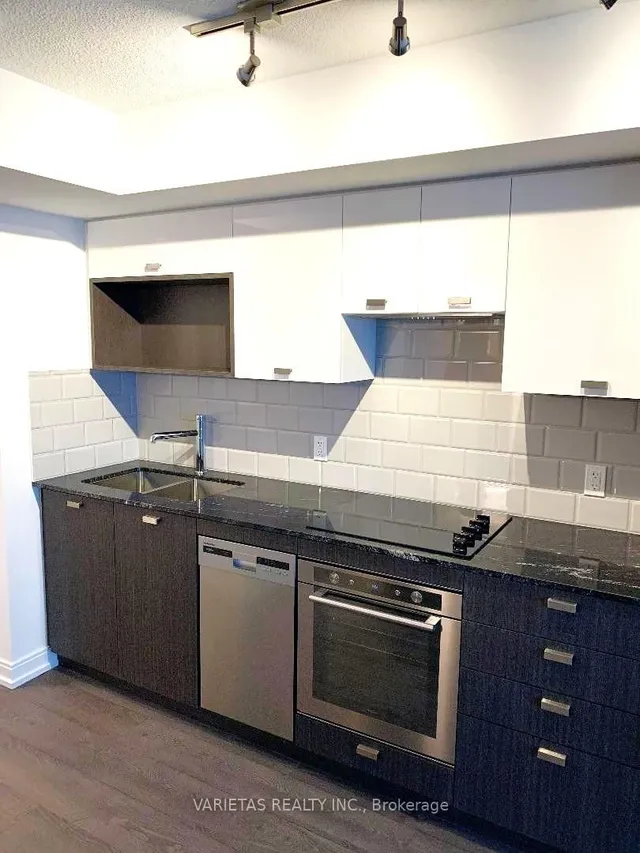 Additional image 10 of 275 Village Green Sq Unit 1321