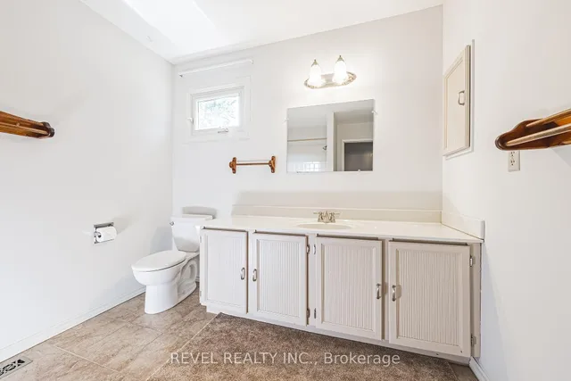 Additional image 23 of 594 Moorelands Cres