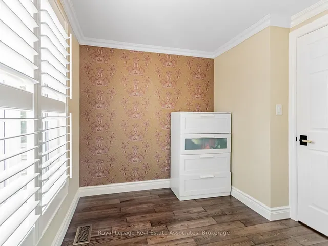 Additional image 22 of 35 Glenmanor Dr