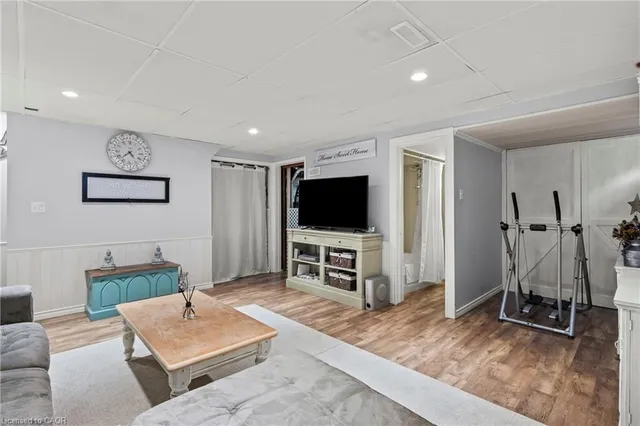 Additional image 22 of 992 Garth St