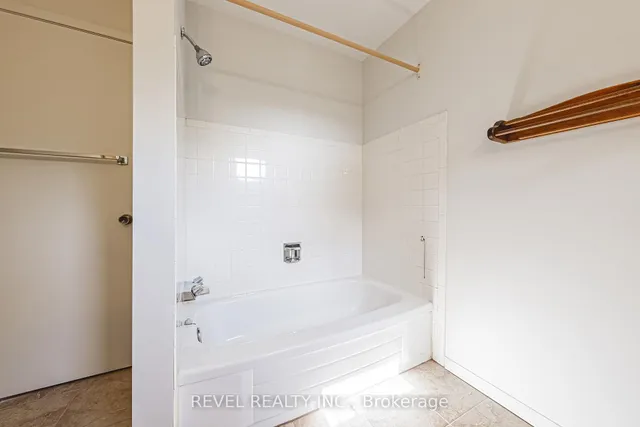 Additional image 24 of 594 Moorelands Cres