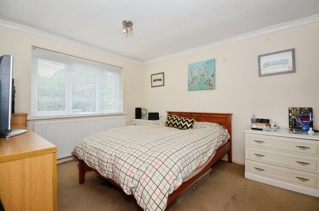 Additional image 8 of Roundwood Lane, HARPENDEN