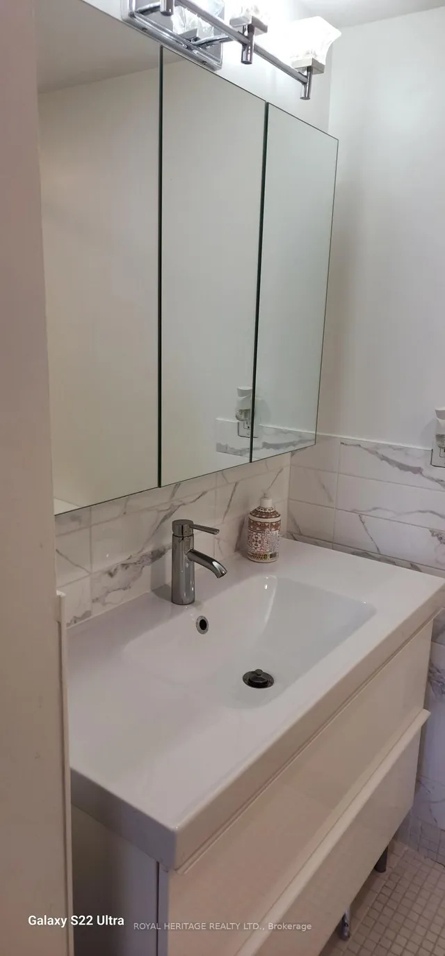 Additional image 15 of 20 Dean Park Rd Unit 1116