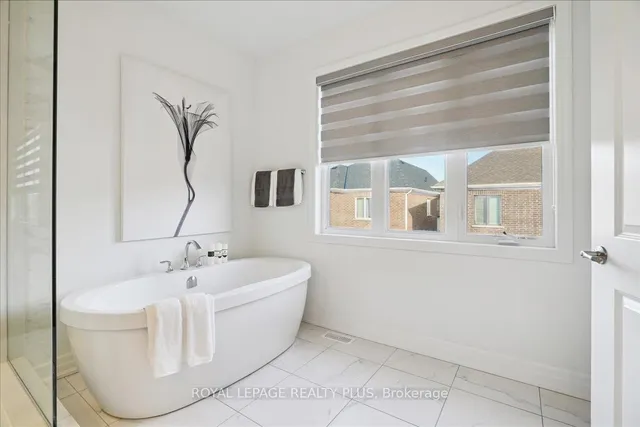 Additional image 33 of 1416 Lakeport Cres