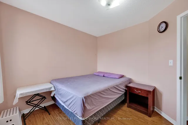 Additional image 27 of 46 Commodore Dr