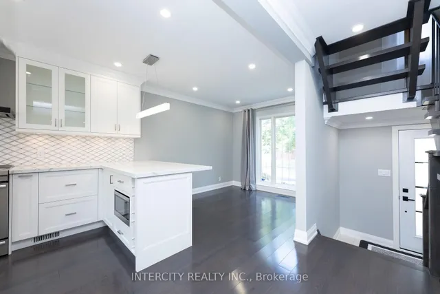 Additional image 10 of 19 Marowyne Dr