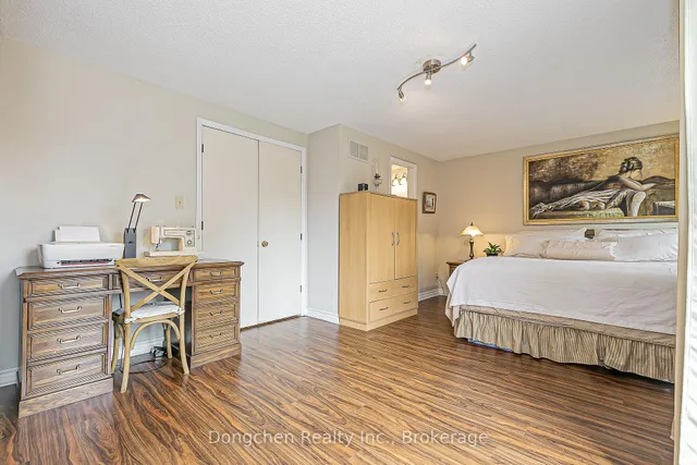 Additional image 31 of 14 Carl Cres