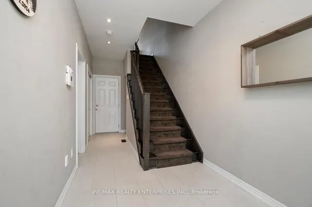 Additional image 5 of 215 Dundas St Unit 9